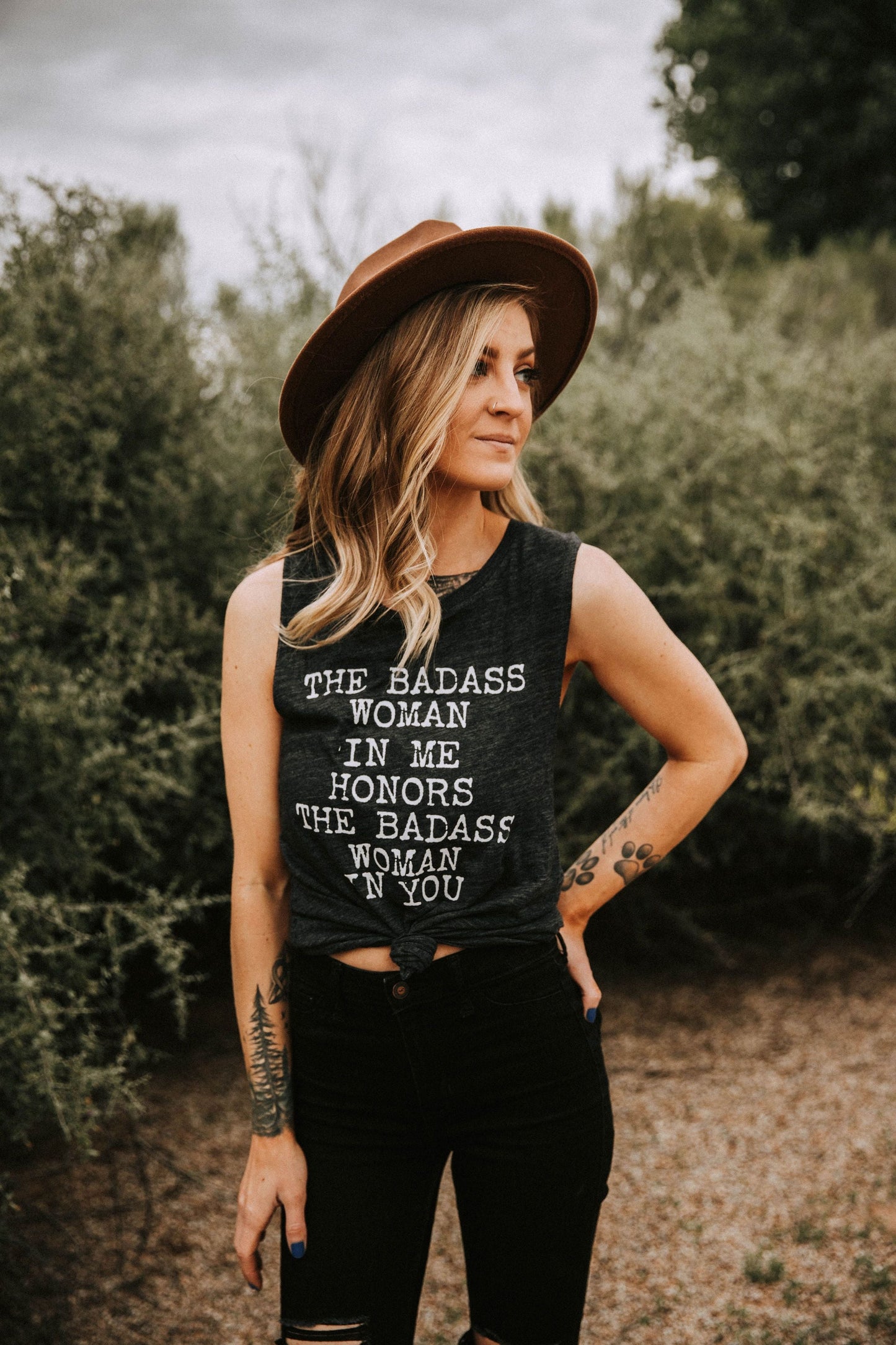 The Badass Woman In Me Honors The Badass Woman In You - Muscle Tank