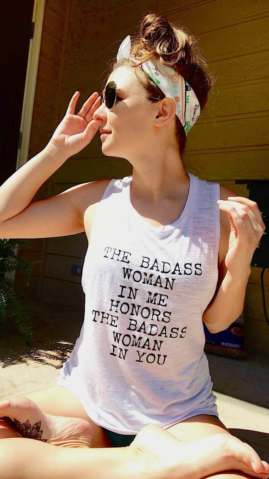 The Badass Woman In Me Honors The Badass Woman In You - Muscle Tank
